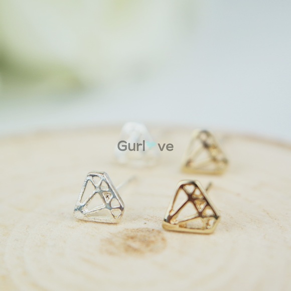 Diamond Shape MInimalist Earrings - Picture 2 of 4